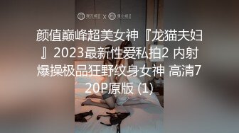 黑丝露脸床上的极品尤物被大鸡巴顶到受不了，温柔的舔弄大鸡巴淫声荡语不断，各种体位无套爆草蹂躏口爆吞精